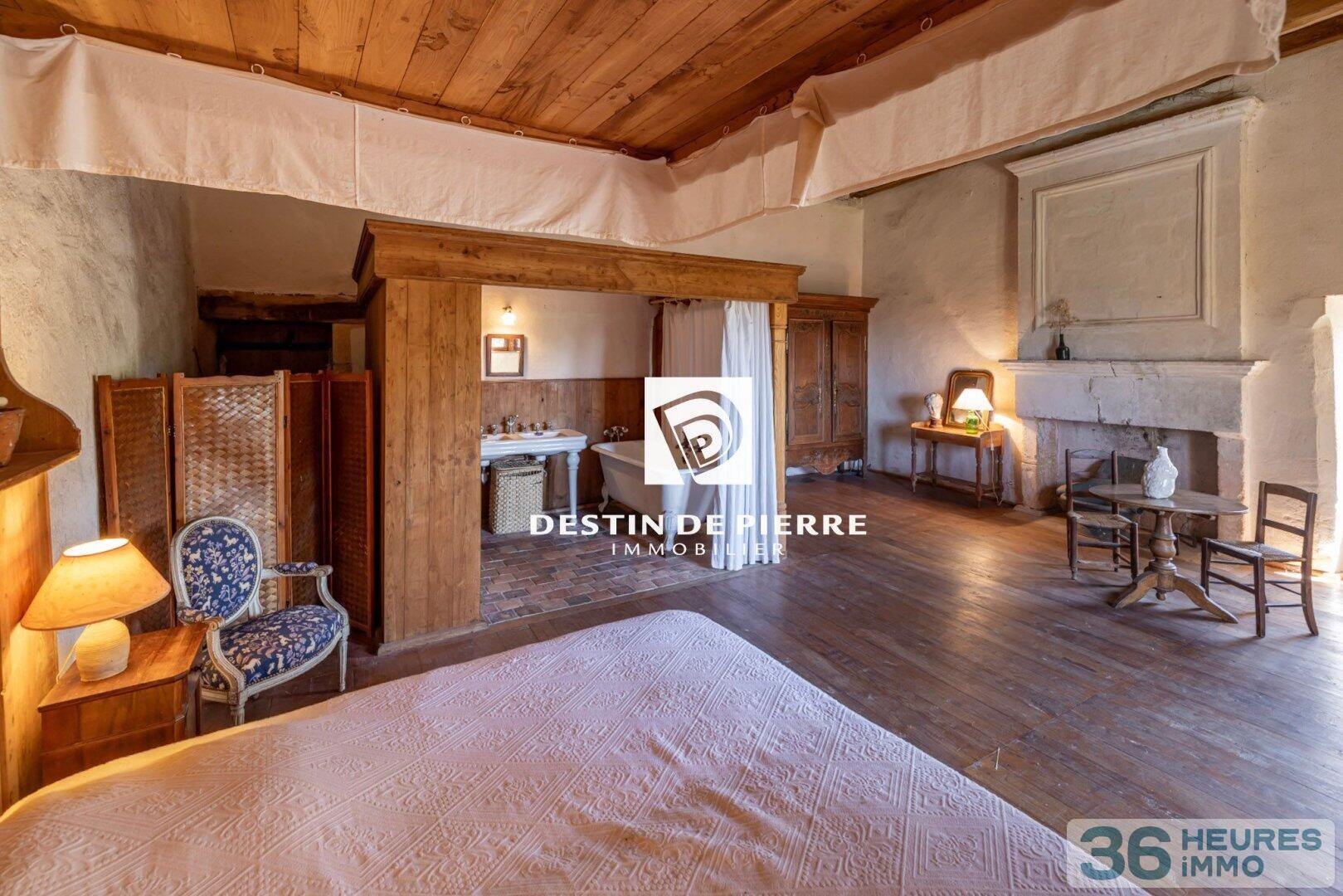 Périgord Noir - Manoir Renaissance et maison paysanne - 11 ha bois et prairies