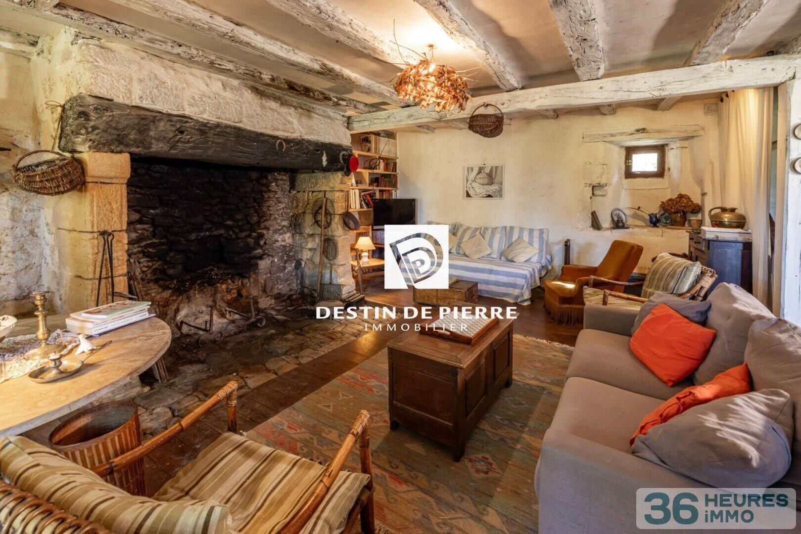 Périgord Noir - Manoir Renaissance et maison paysanne - 11 ha bois et prairies