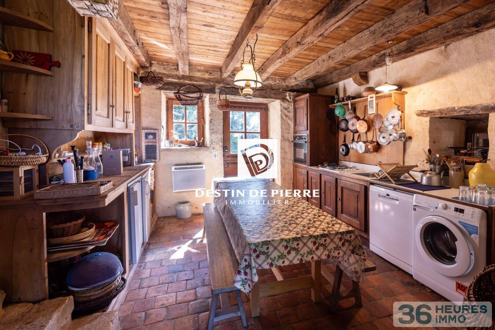 Périgord Noir - Manoir Renaissance et maison paysanne - 11 ha bois et prairies