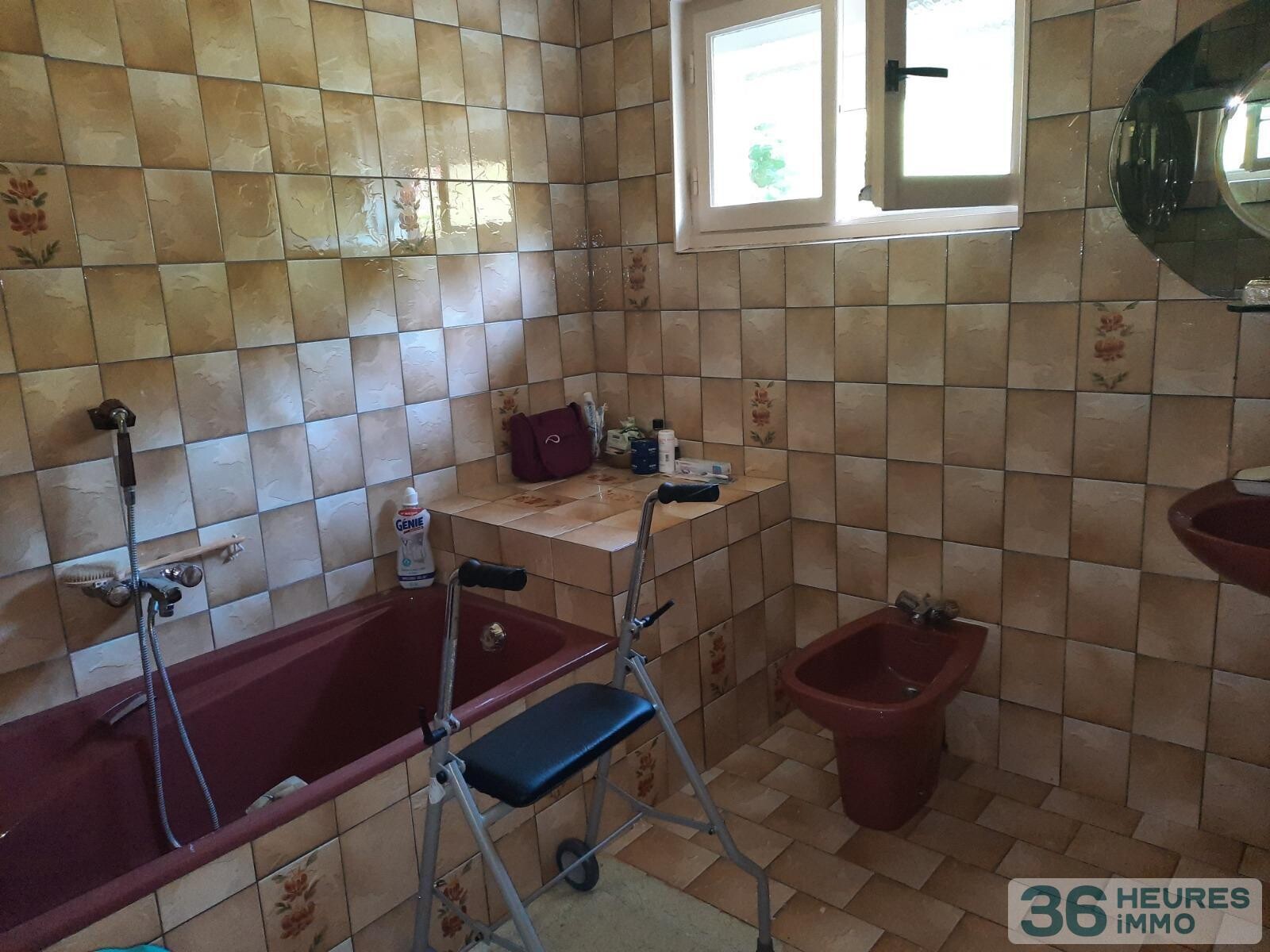 Maison cinq pièces à rénover sur 6a 21ca de terrain