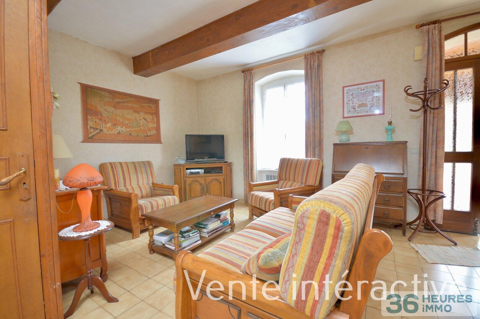 Maison de village avec garage et cour