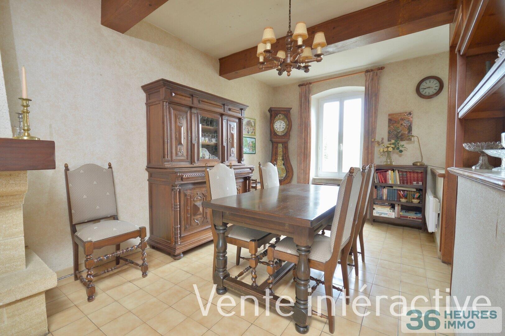 Maison de village avec garage et cour