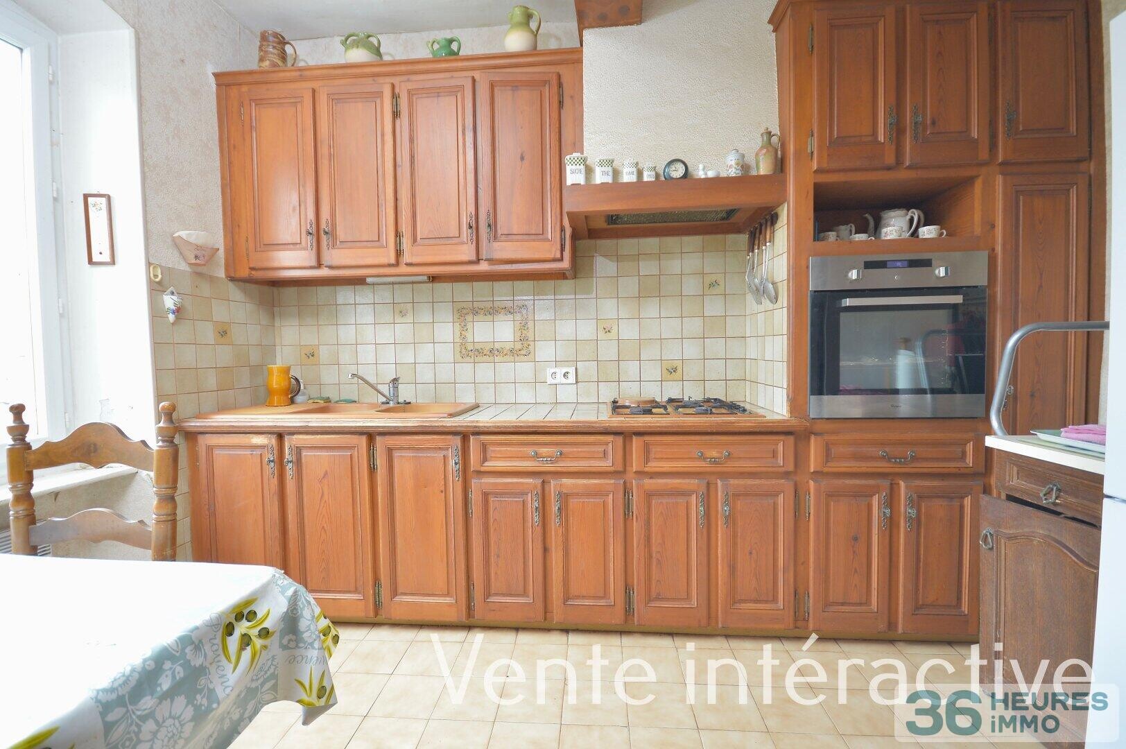 Maison de village avec garage et cour