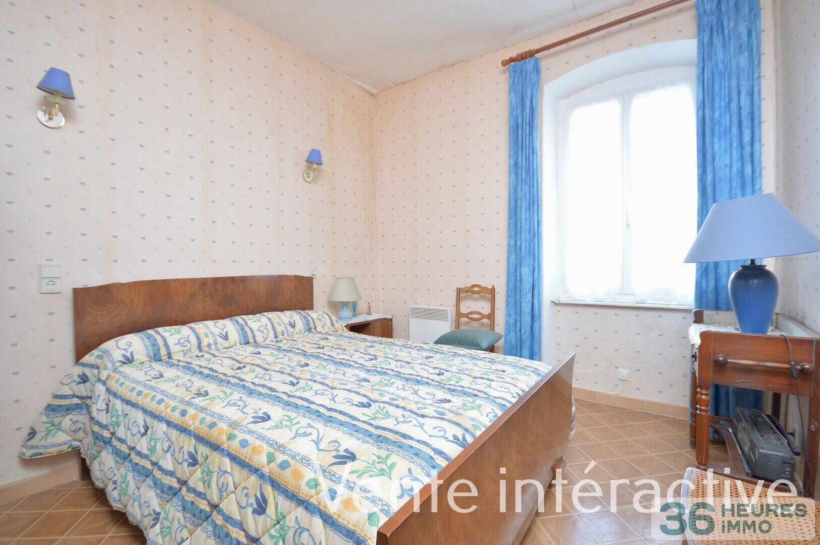 Maison de village avec garage et cour