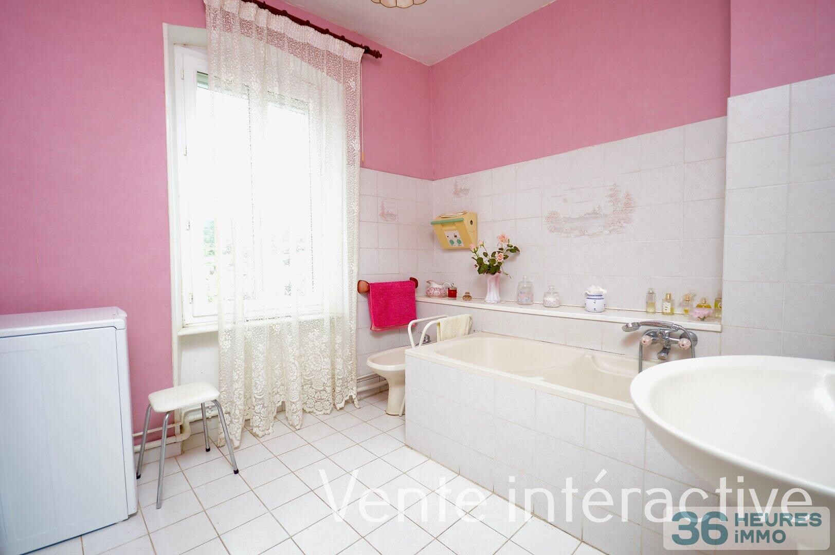 Maison de village avec garage et cour