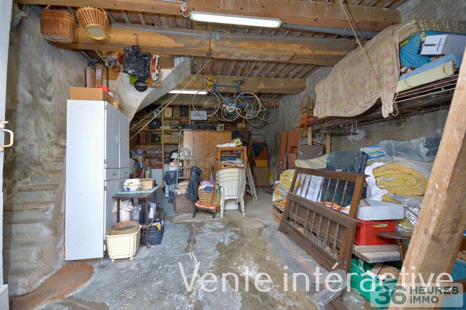 Maison de village avec garage et cour