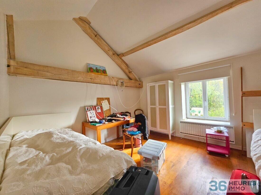 Grande propriété avec maison de caractère, piscine et dépendances sur 7800 m² de terrain à une heure de Paris.