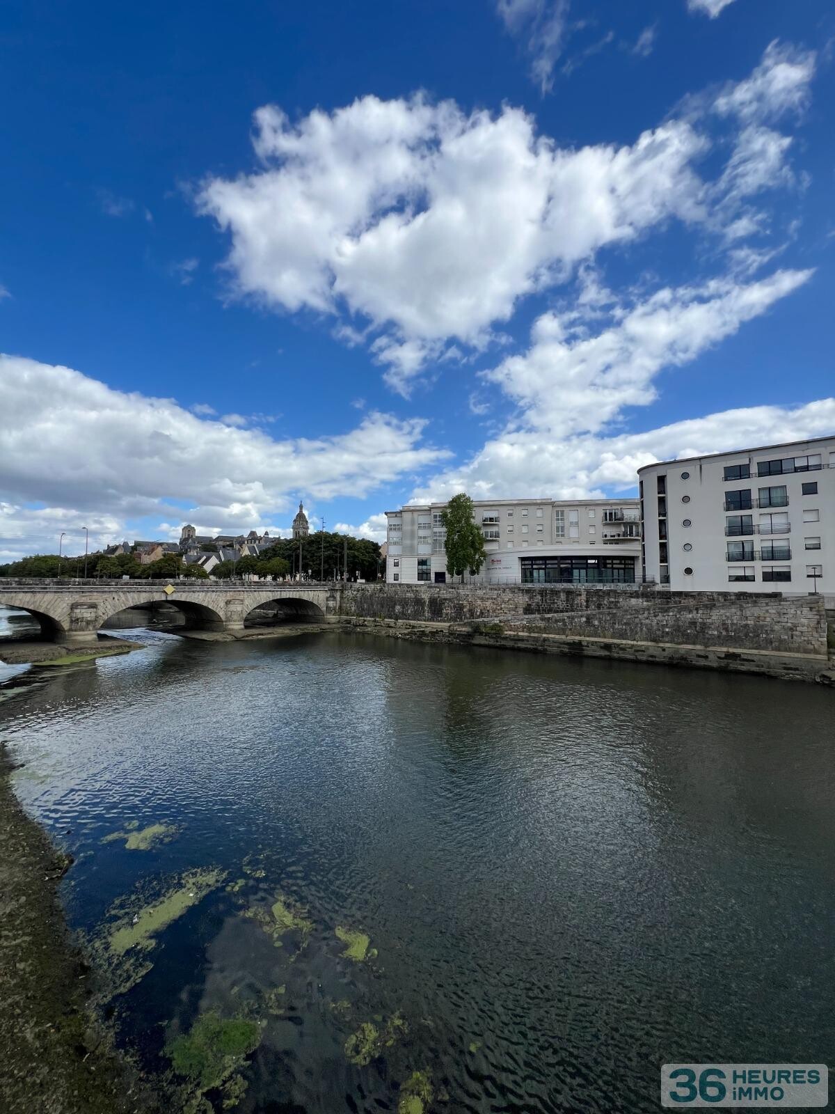 Immeuble situé au MANS devant la Sarthe