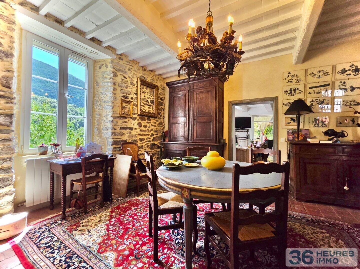 Très belle propriété (potentiel 200 m2 habitables) avec terrasse, espaces arborés, eau de source.. + garage+stationmts -