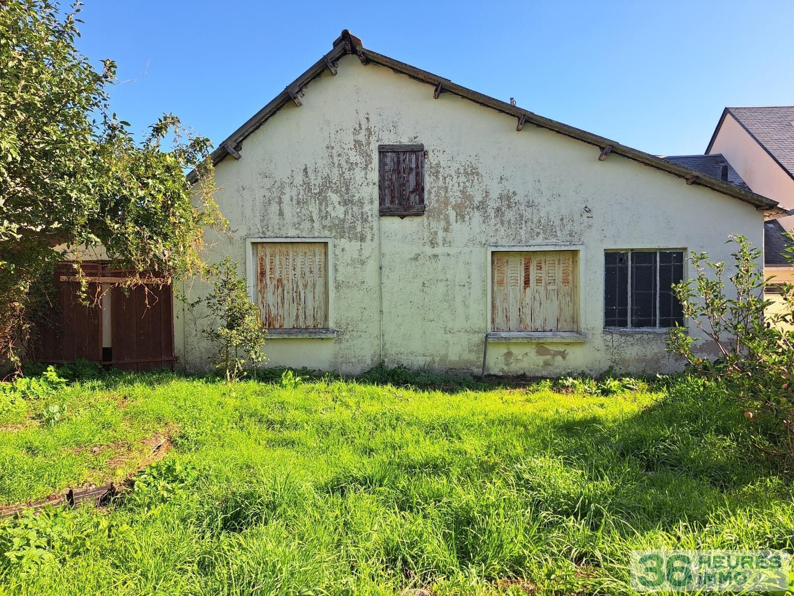 PLAIN PIED A RENOVER AVEC GARAGE ET JARDIN