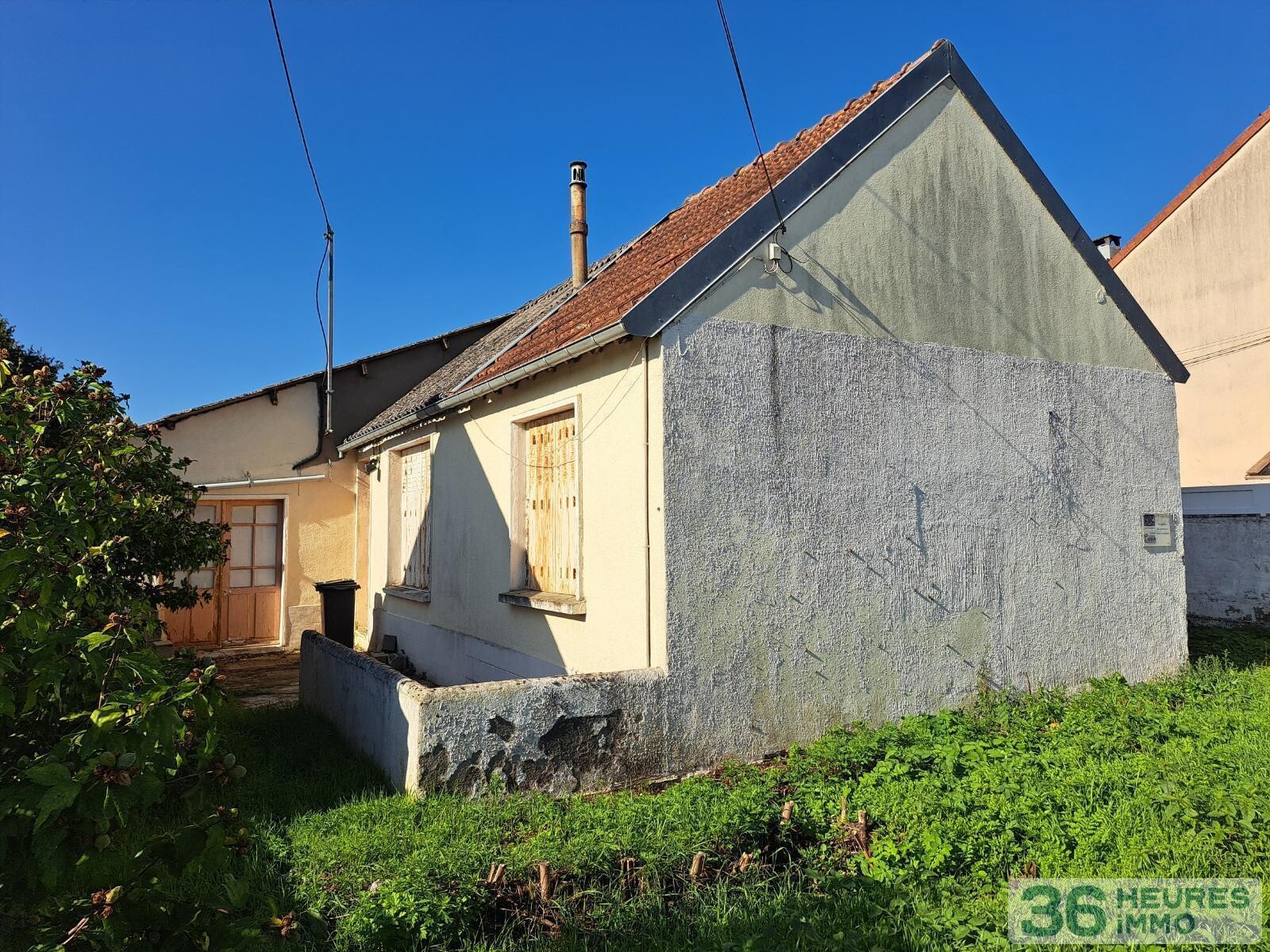 PLAIN PIED A RENOVER AVEC GARAGE ET JARDIN