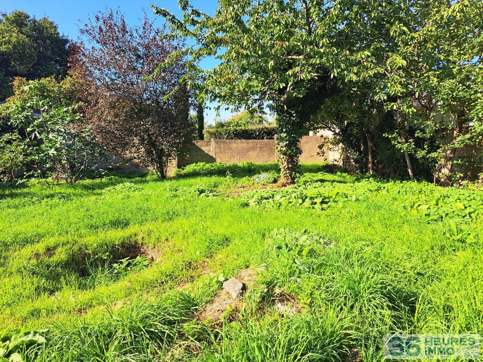 PLAIN PIED A RENOVER AVEC GARAGE ET JARDIN