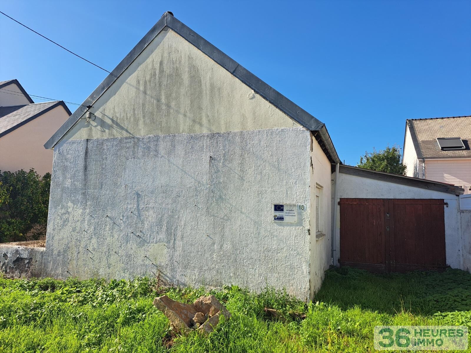 PLAIN PIED A RENOVER AVEC GARAGE ET JARDIN