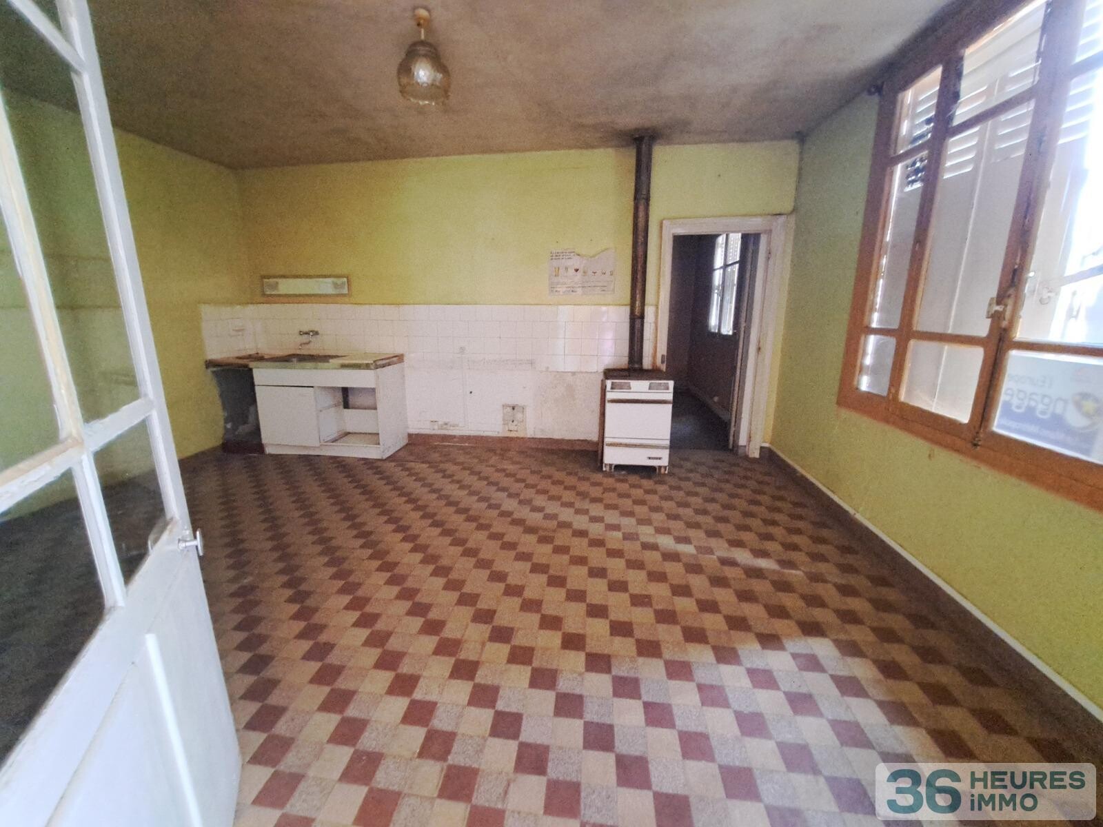 PLAIN PIED A RENOVER AVEC GARAGE ET JARDIN