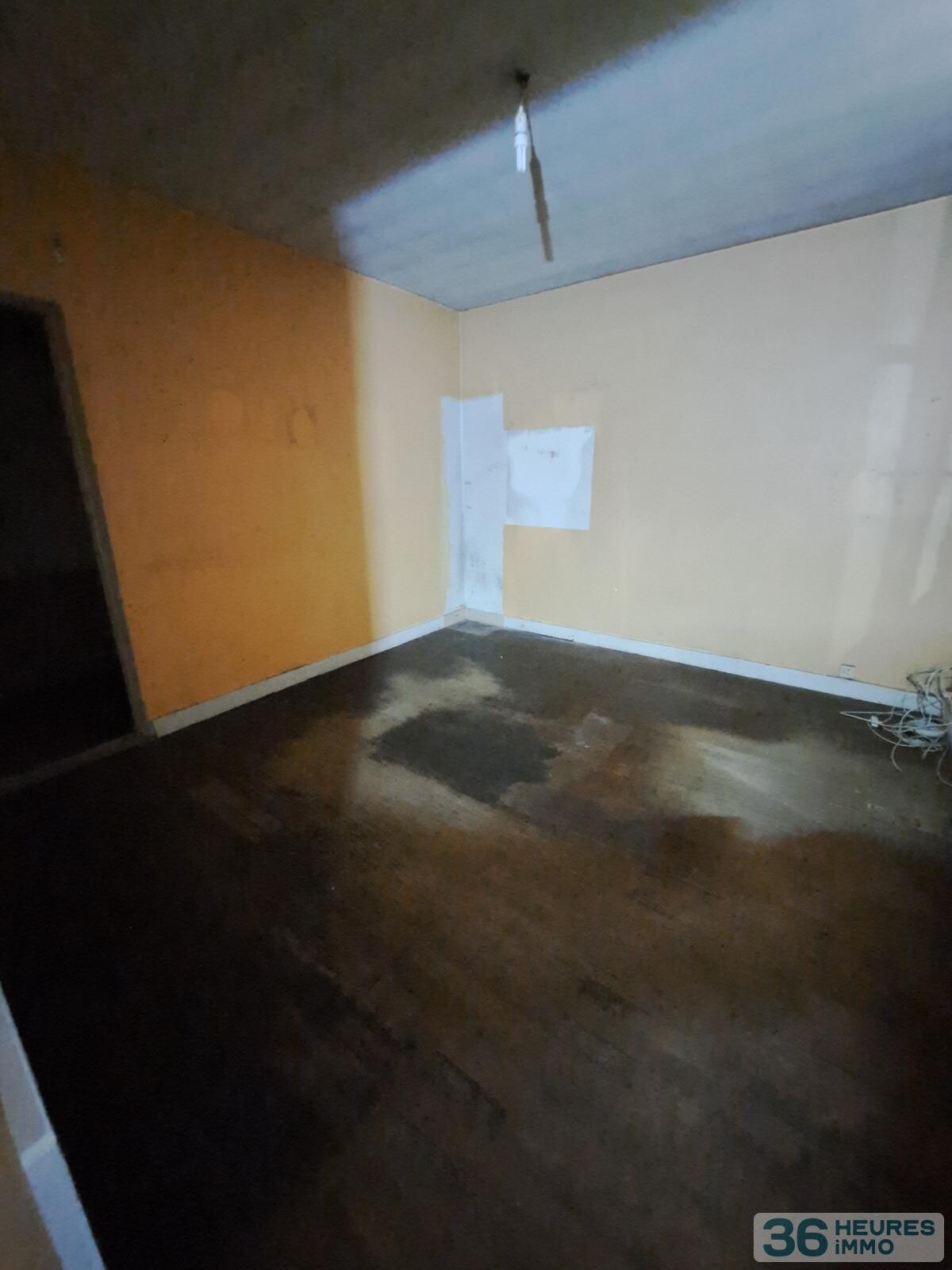 PLAIN PIED A RENOVER AVEC GARAGE ET JARDIN