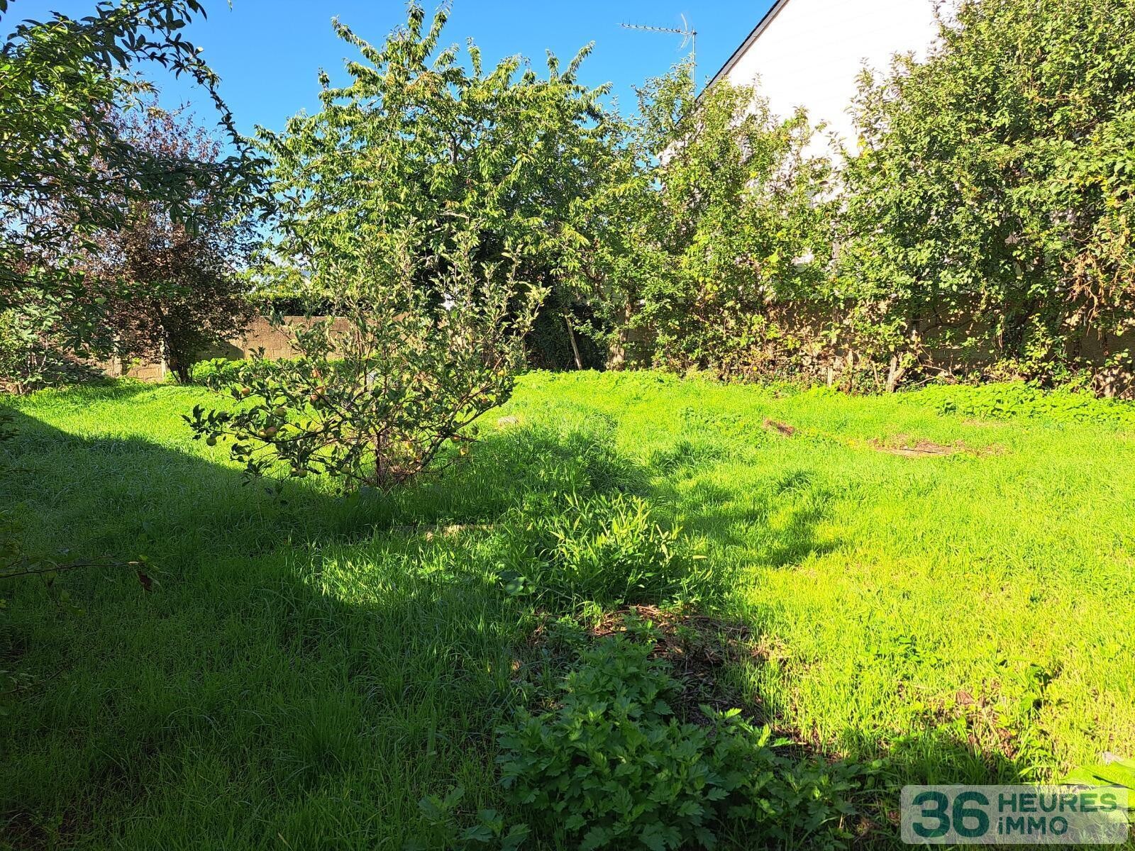 PLAIN PIED A RENOVER AVEC GARAGE ET JARDIN