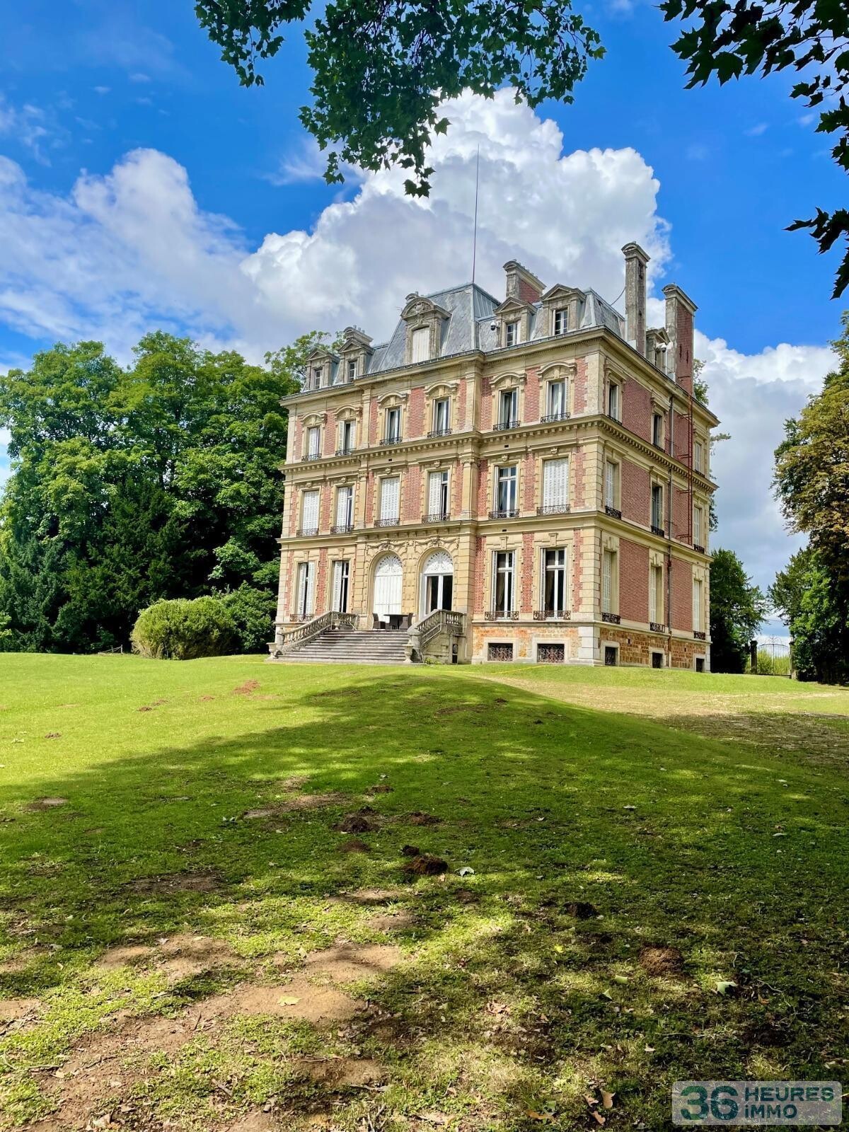 Chateau du parc de charnesseuil