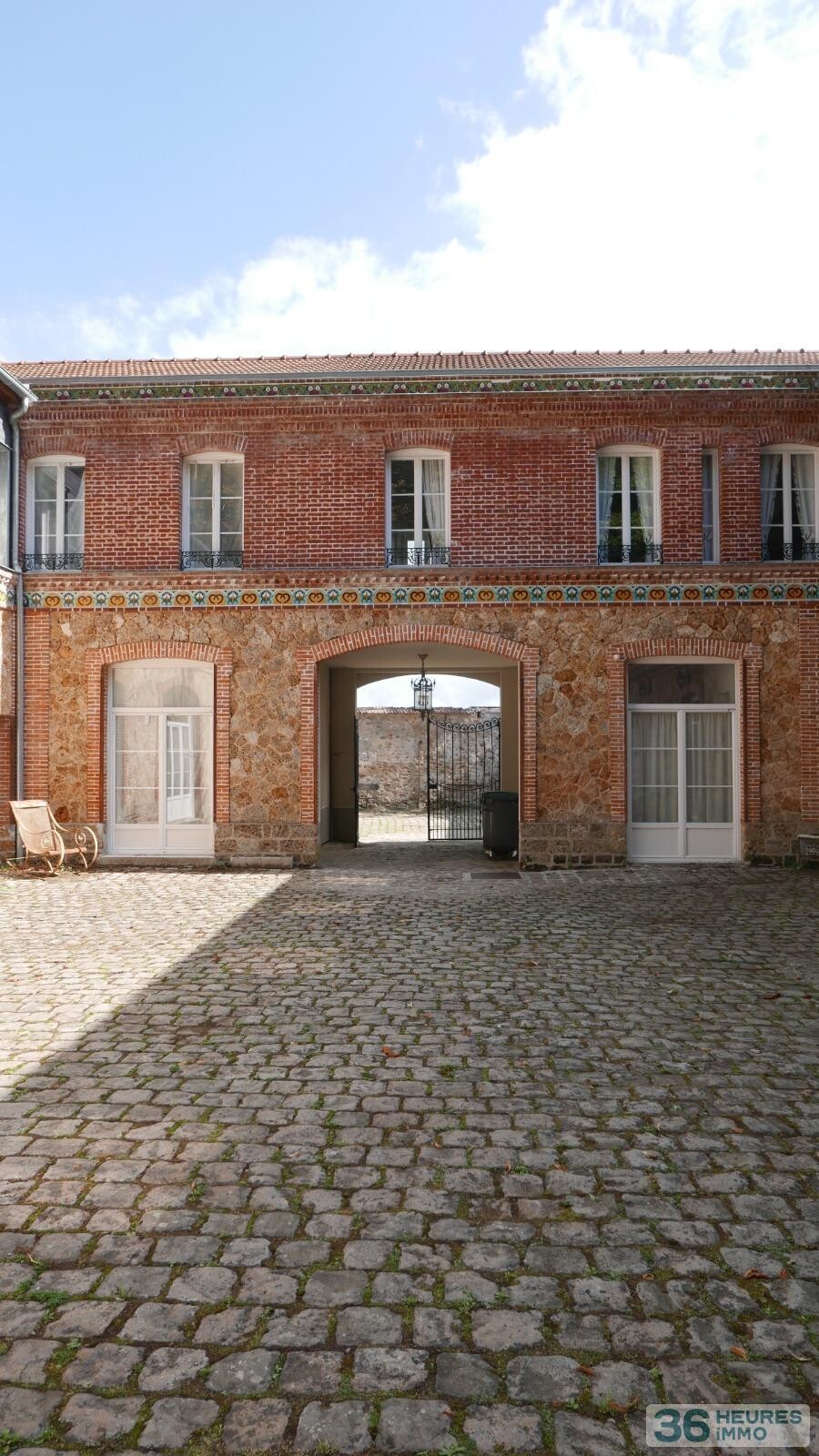 Chateau du parc de charnesseuil