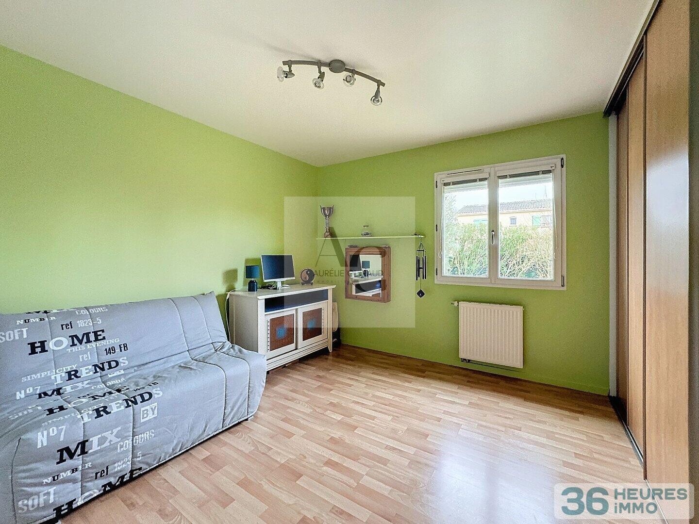 MAISON individuelle T4 de PLAIN-PIED avec JARDIN, GARAGE et DÉPENDANCE en excellent état.