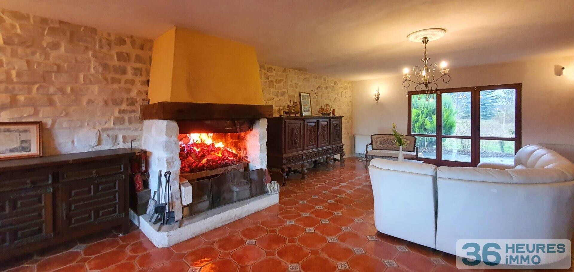 Maison - 11 pièces - 220m2 - 2,4 Ha