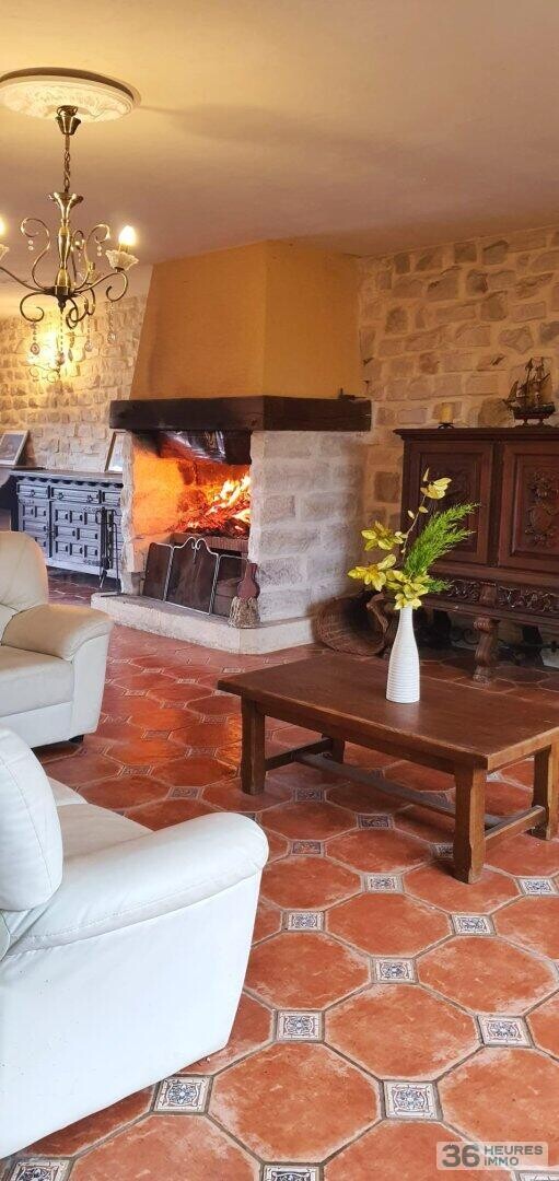 Maison - 11 pièces - 220m2 - 2,4 Ha