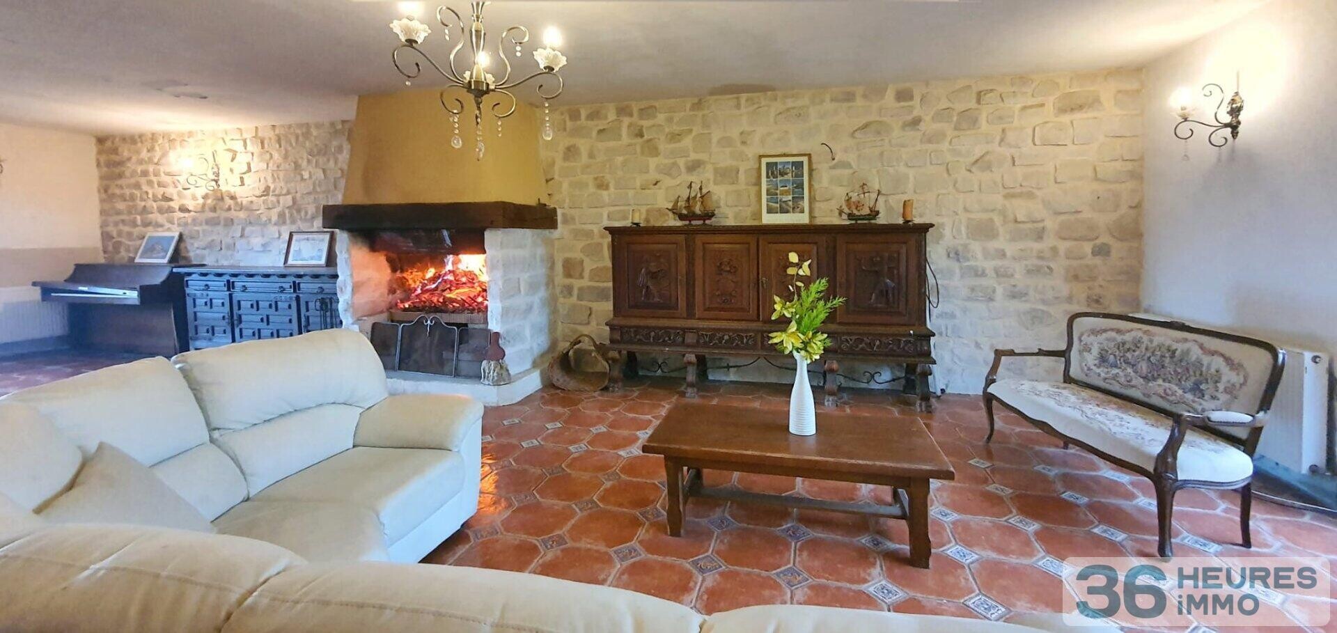 Maison - 11 pièces - 220m2 - 2,4 Ha