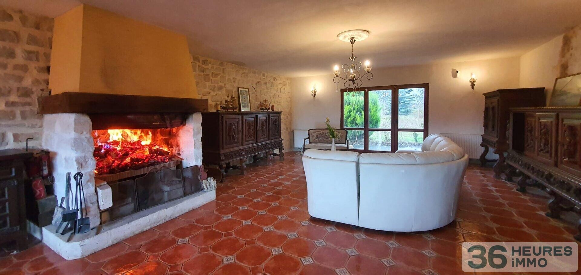 Maison - 11 pièces - 220m2 - 2,4 Ha