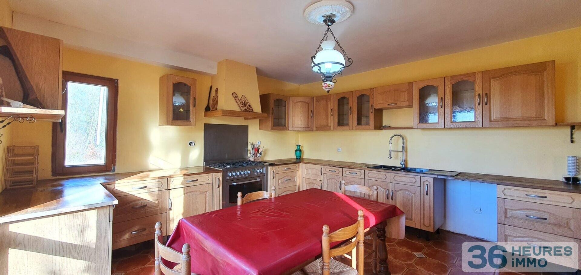 Maison - 11 pièces - 220m2 - 2,4 Ha