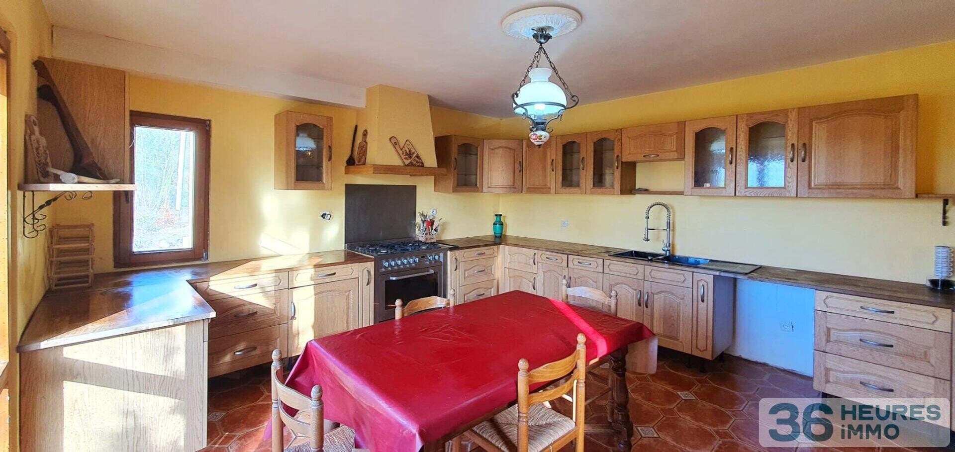 Maison - 11 pièces - 220m2 - 2,4 Ha