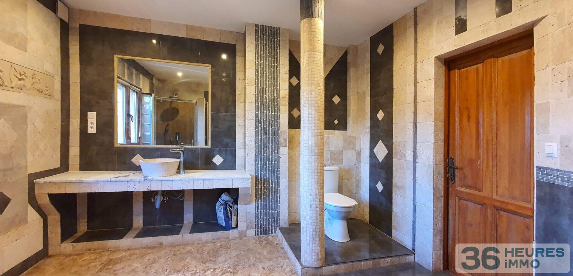 Maison - 11 pièces - 220m2 - 2,4 Ha