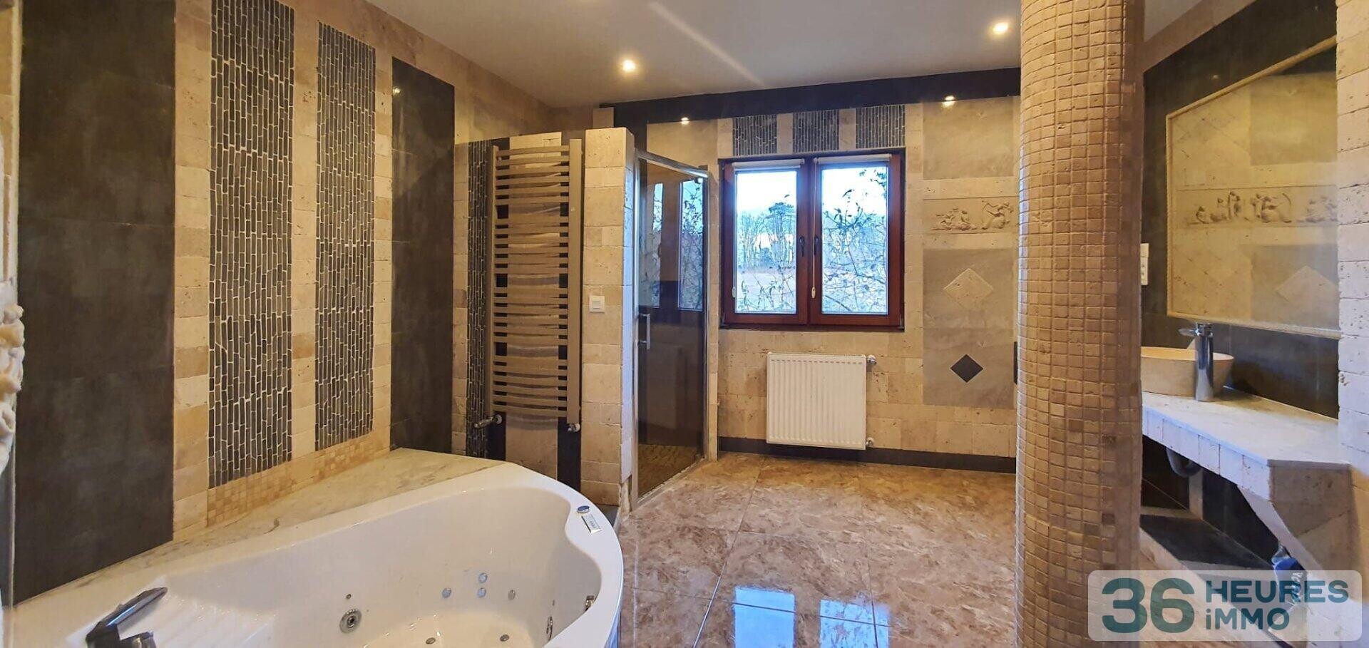 Maison - 11 pièces - 220m2 - 2,4 Ha