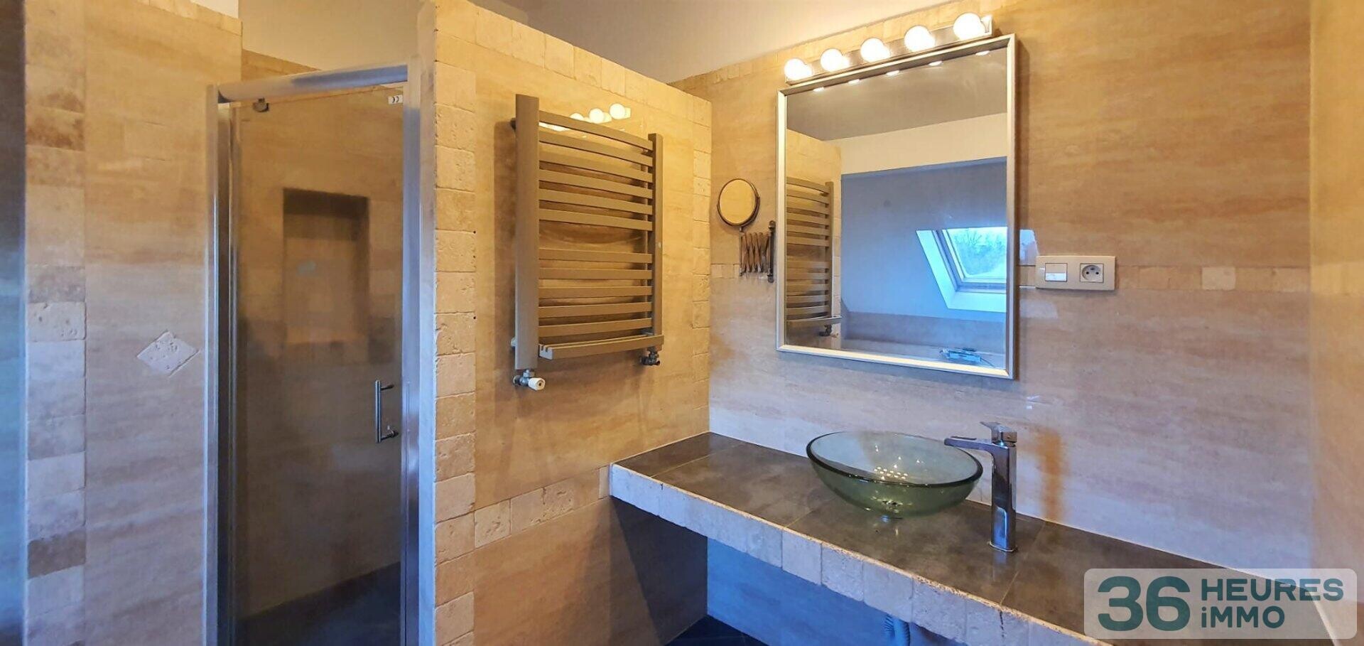 Maison - 11 pièces - 220m2 - 2,4 Ha