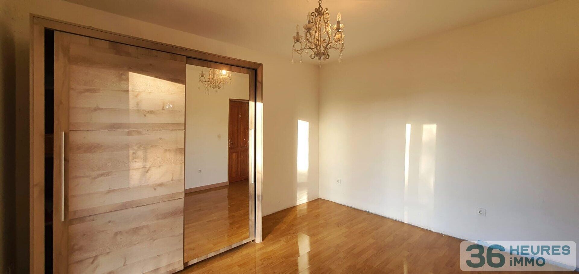 Maison - 11 pièces - 220m2 - 2,4 Ha