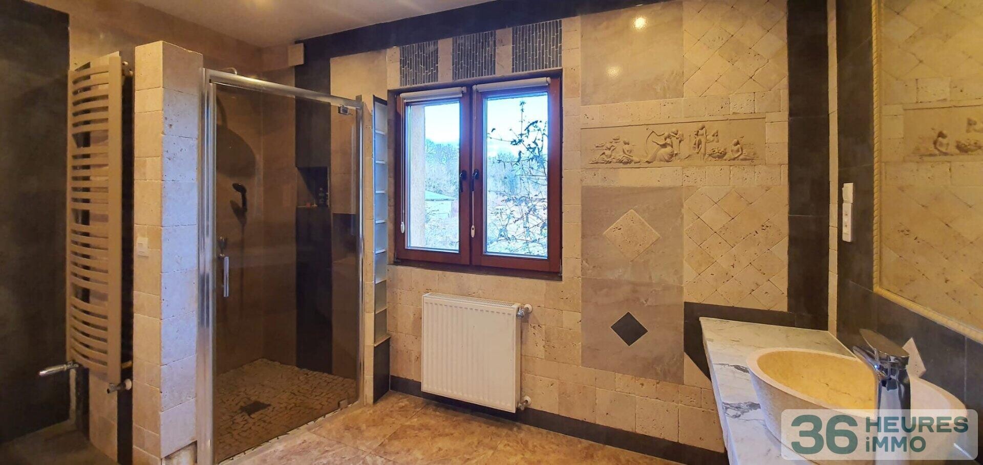 Maison - 11 pièces - 220m2 - 2,4 Ha