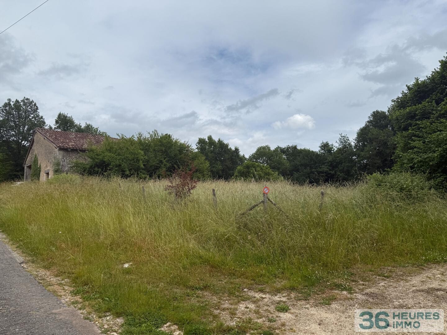 GRANGE EN PIERRES AVEC TERRAIN