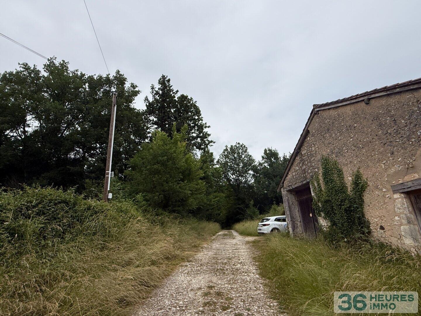 GRANGE EN PIERRES AVEC TERRAIN