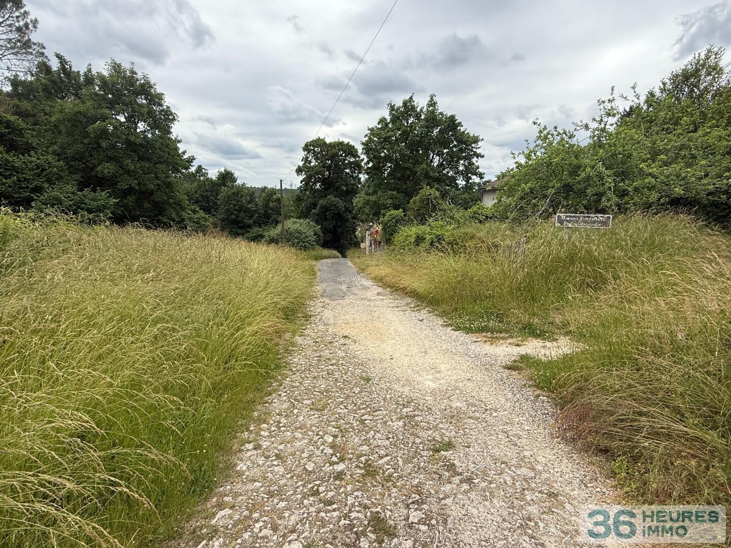 GRANGE EN PIERRES AVEC TERRAIN