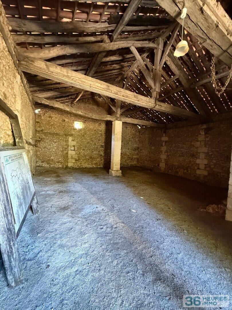 GRANGE EN PIERRES AVEC TERRAIN