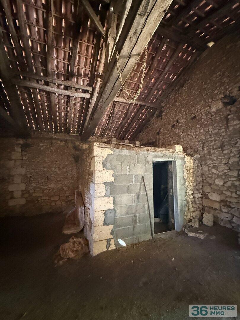 GRANGE EN PIERRES AVEC TERRAIN