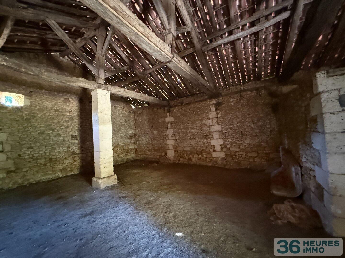 GRANGE EN PIERRES AVEC TERRAIN