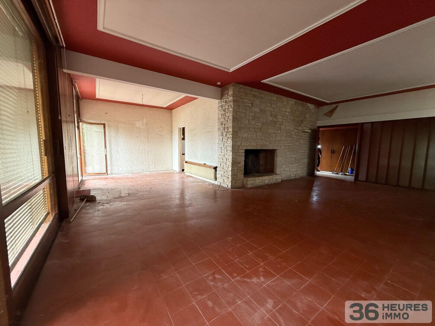 MAISON PISCINE INTERIEURE