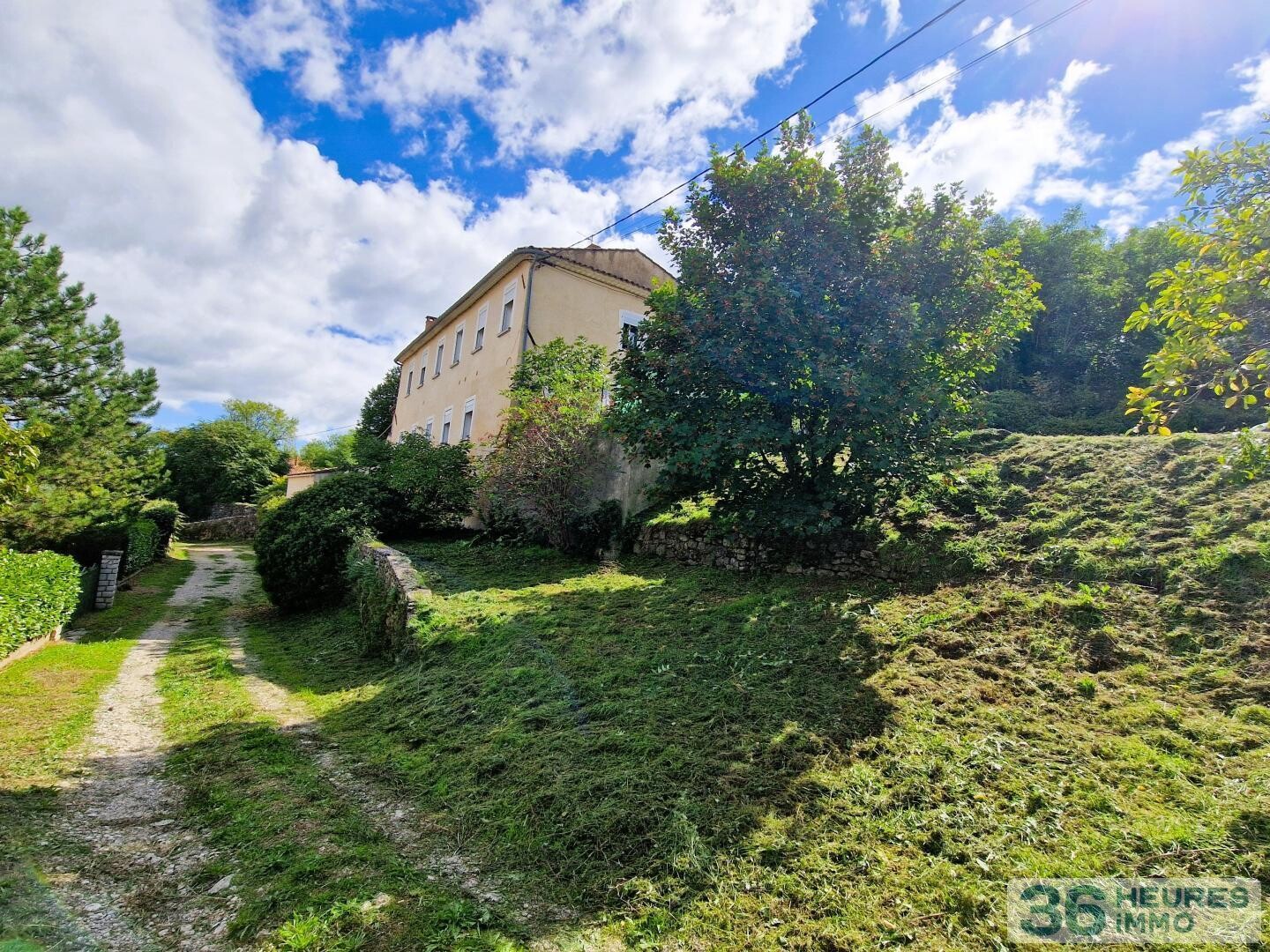 Bastide divisée en 5 appartements et Terrain de 5001m² en Zone UB