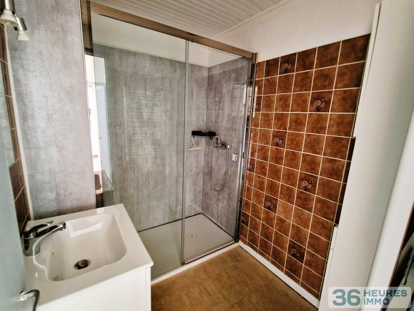 Bastide divisée en 5 appartements et Terrain de 5001m² en Zone UB