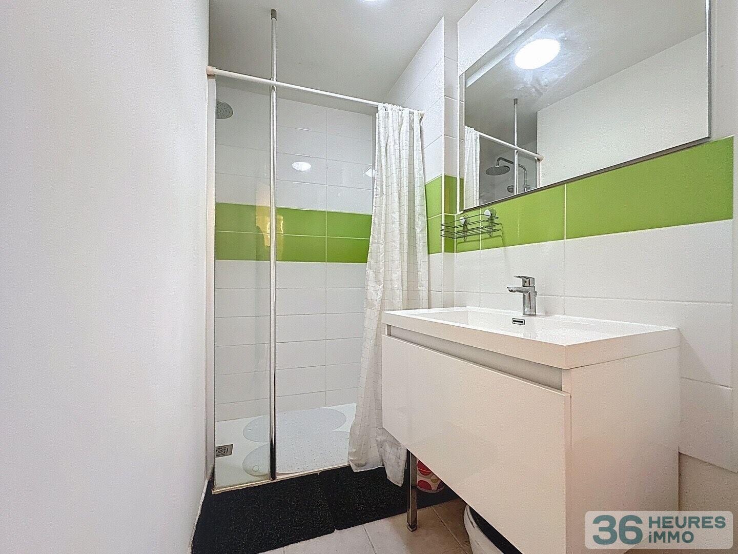 Maison de ville rénovée avec cour