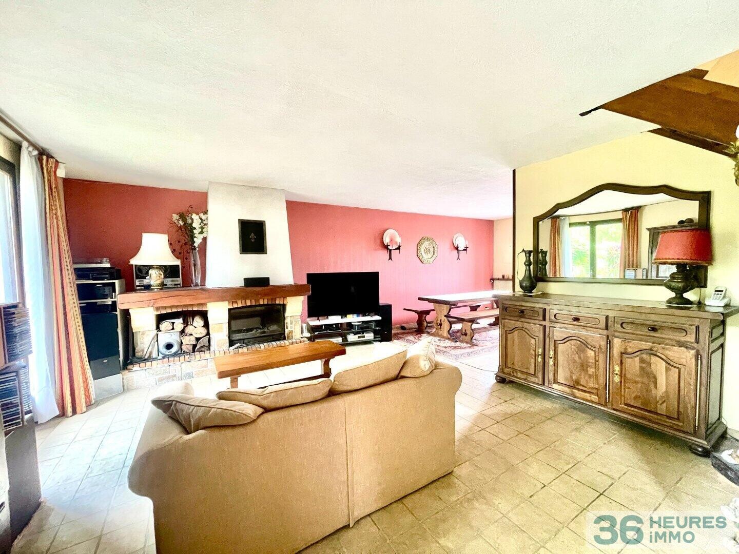 Maison - 9 pièces - 164 m²