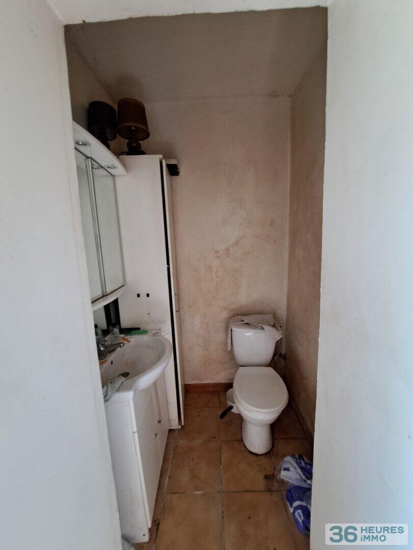 Maison ancienne à rafraîchir sur 279m² terrain.