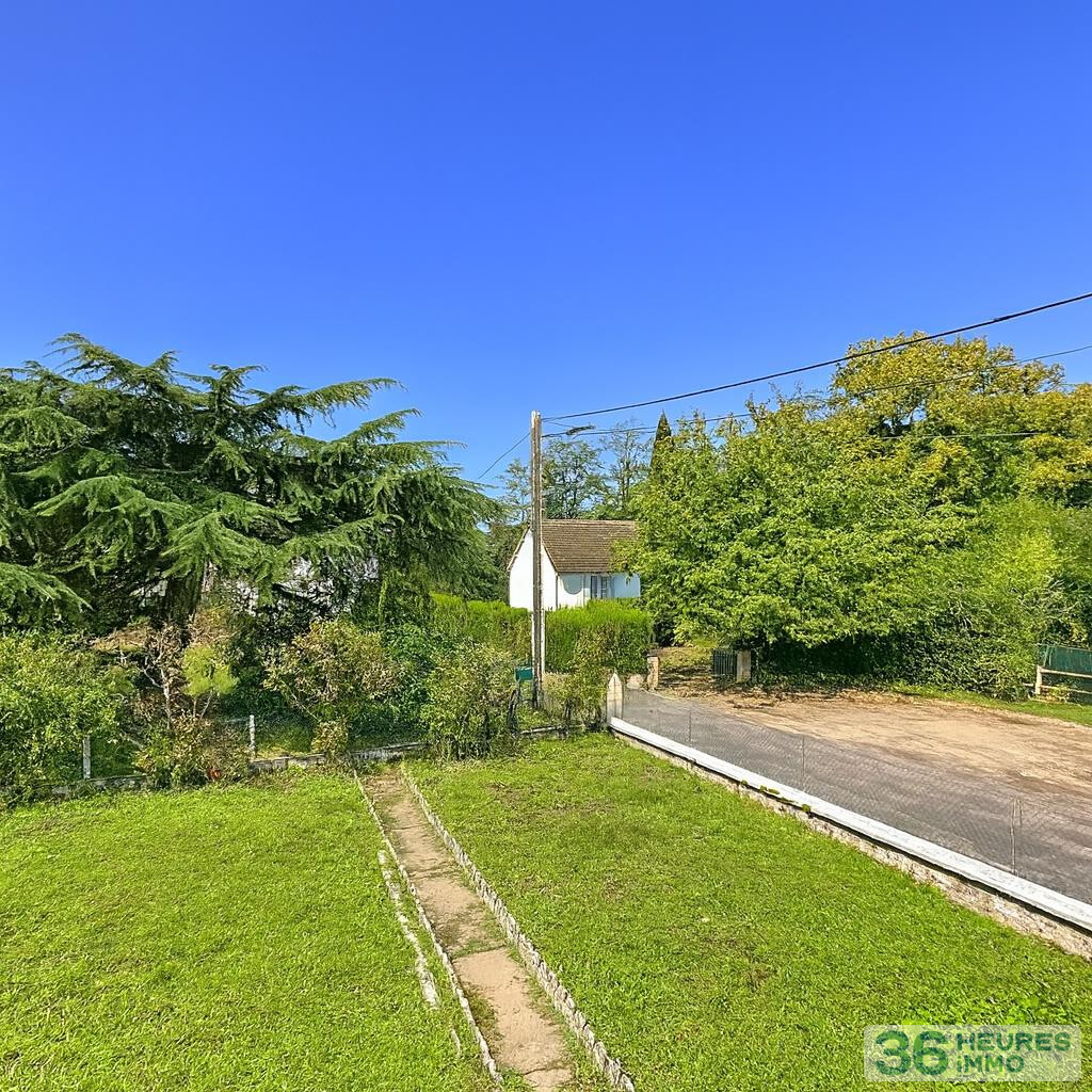 Maison avec jardin et sous-sol complet non enterré, à deux pas des commodités