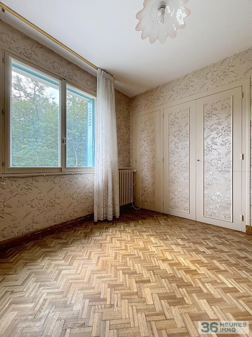 Maison avec jardin et sous-sol complet non enterré, à deux pas des commodités