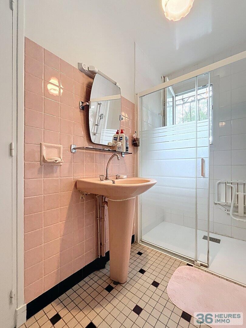 Maison avec jardin et sous-sol complet non enterré, à deux pas des commodités