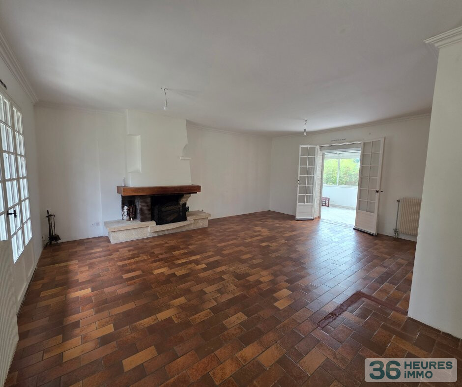 Maison de plain pied avec sous sol enterré sue 1189 m²